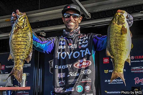 IKE LIVE : Mike Iaconelli Webcast - BTC out on the water with his